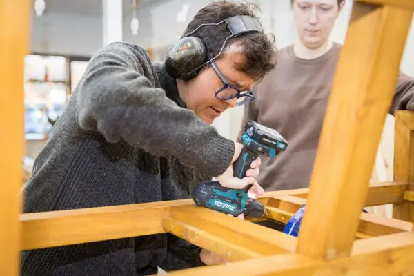 Client aan het werk bij Veel in Hout