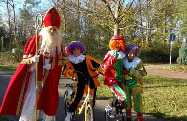 Sinterklaas en 2 Pieten